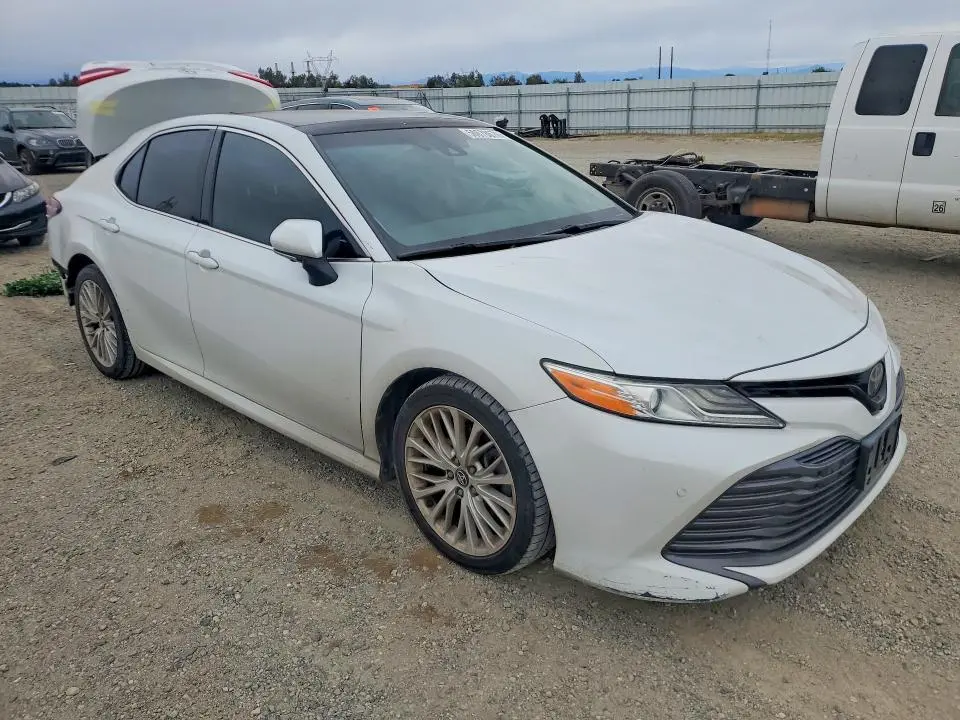 2018 TOYOTA CAMRY XLE V6  