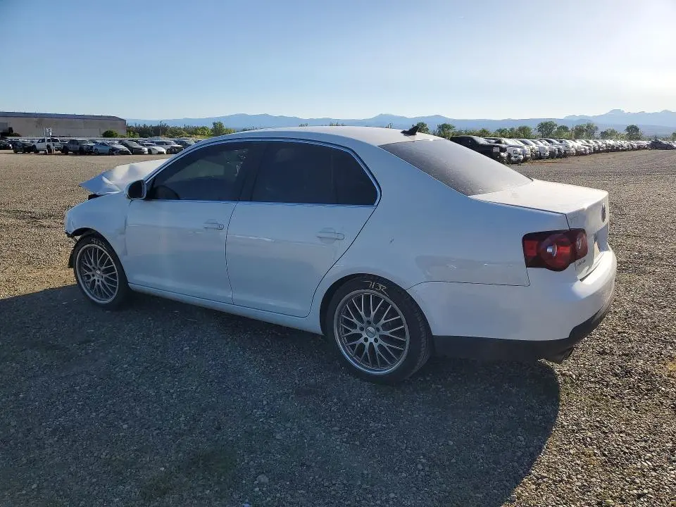 2010 VOLKSWAGEN JETTA SE  