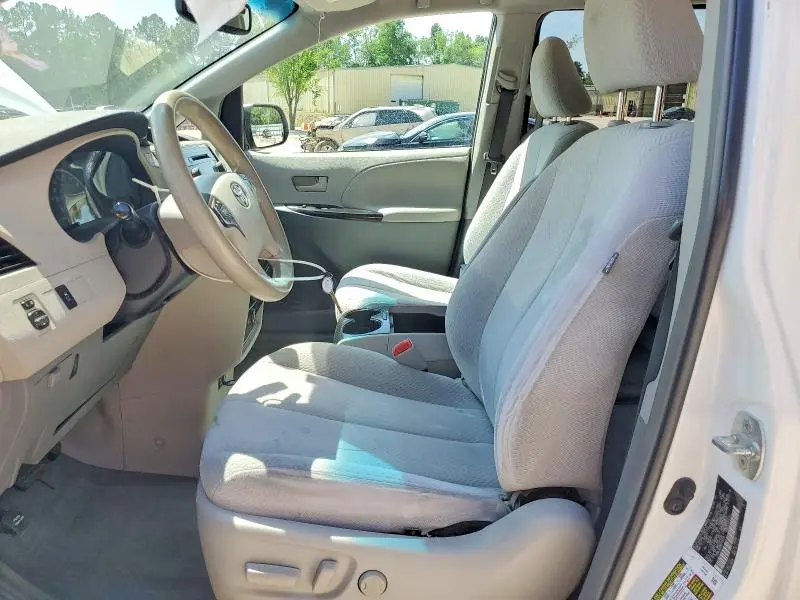 2011 TOYOTA SIENNA   