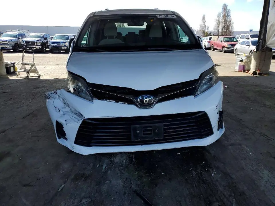 2019 TOYOTA SIENNA LE  