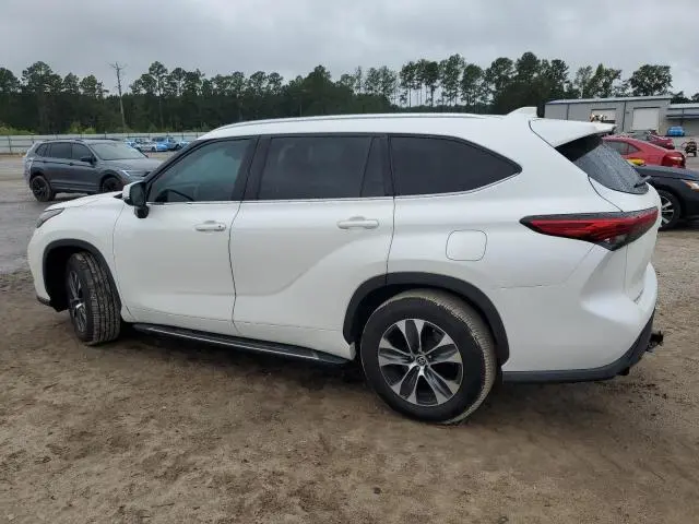 2021 TOYOTA HIGHLANDER XLE  