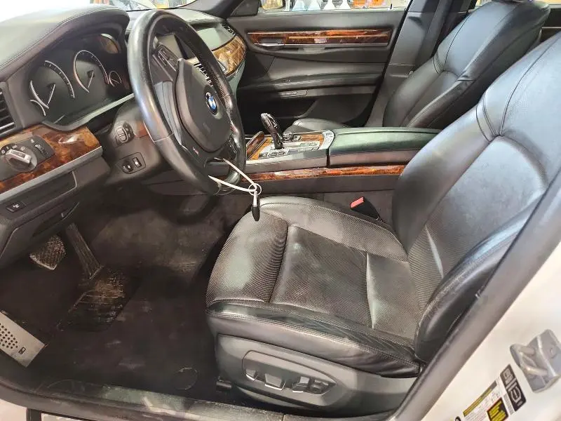 2013 BMW 750 XI  