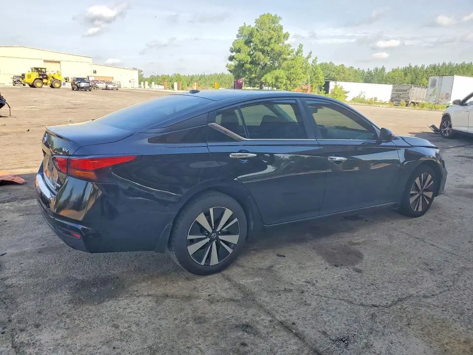 2022 NISSAN ALTIMA SV  