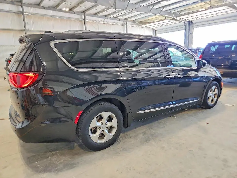 2017 CHRYSLER PACIFICA TOURING L PLUS  