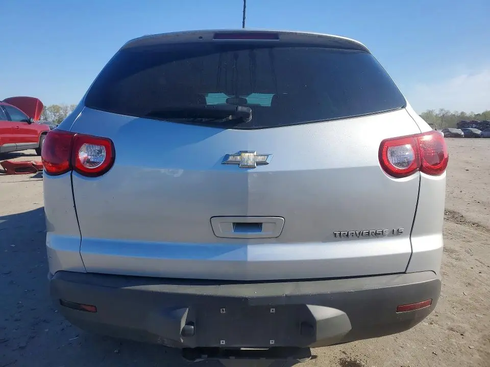 2010 CHEVROLET TRAVERSE LS  