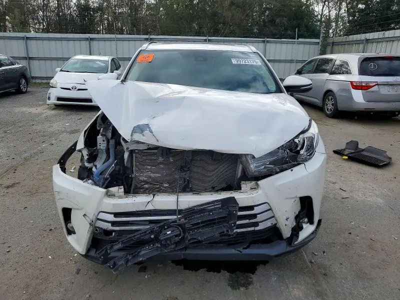 2018 TOYOTA HIGHLANDER SE  