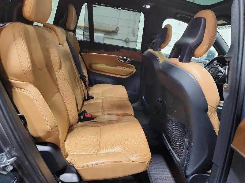 2017 VOLVO XC90 T8  