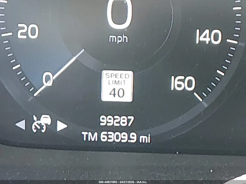 2021 VOLVO XC40 T5 MOMENTUM