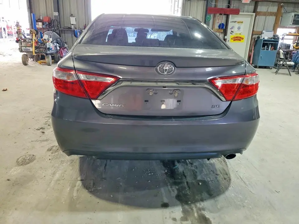 2016 TOYOTA CAMRY SE  