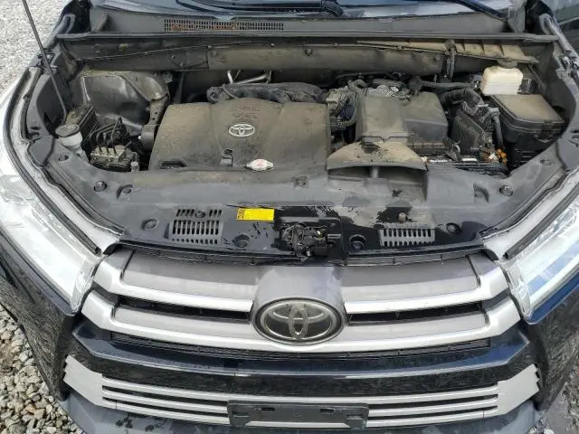 2018 TOYOTA HIGHLANDER SE  