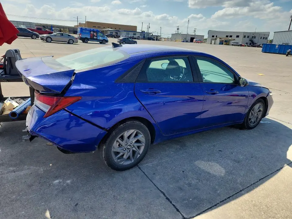 2024 HYUNDAI ELANTRA SEL  