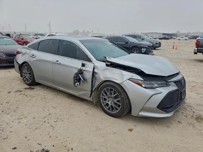 2019 TOYOTA AVALON XLE  