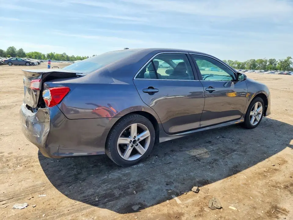 2013 TOYOTA CAMRY SE  