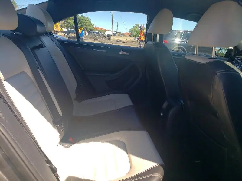 2015 VOLKSWAGEN JETTA SE  