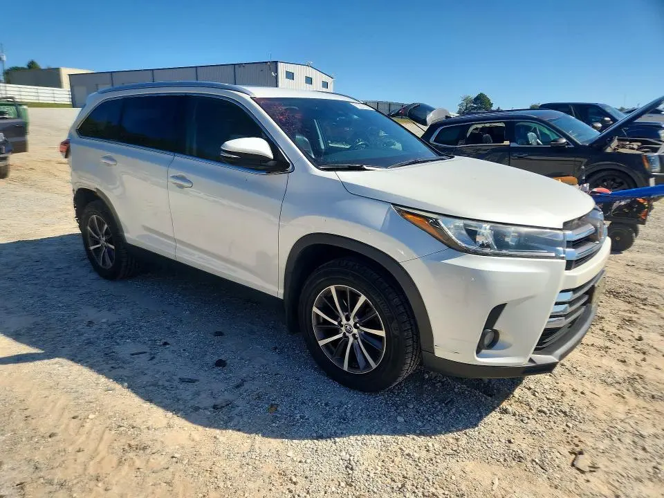 2019 TOYOTA HIGHLANDER XLE  