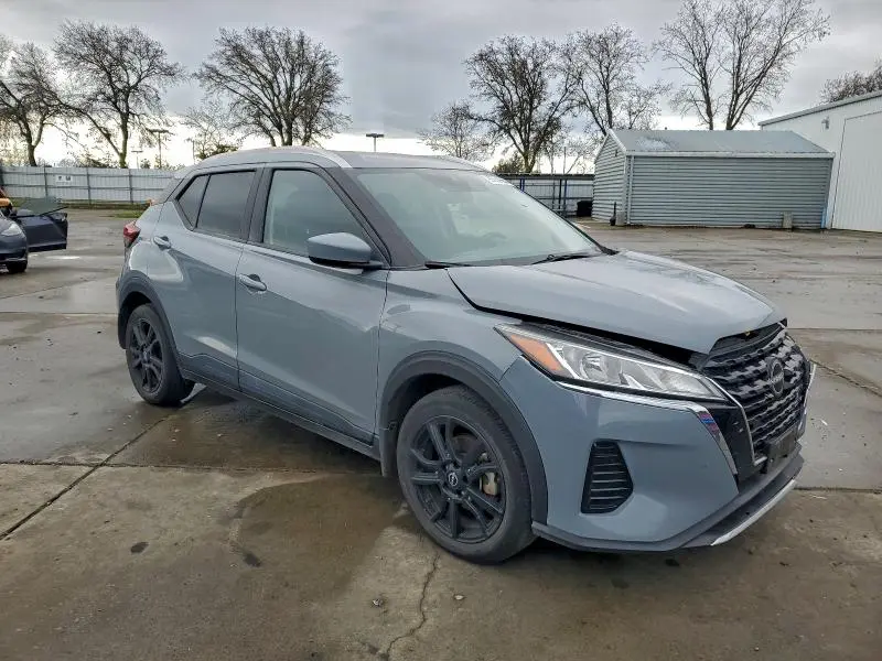 2022 NISSAN KICKS SV  
