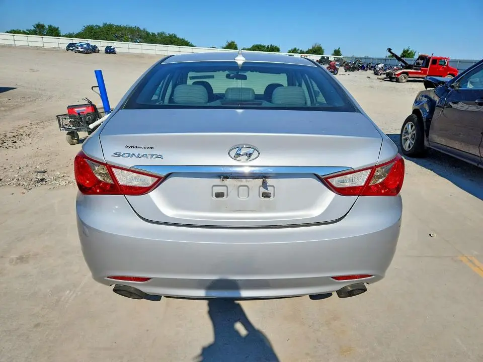 2011 HYUNDAI SONATA SE  