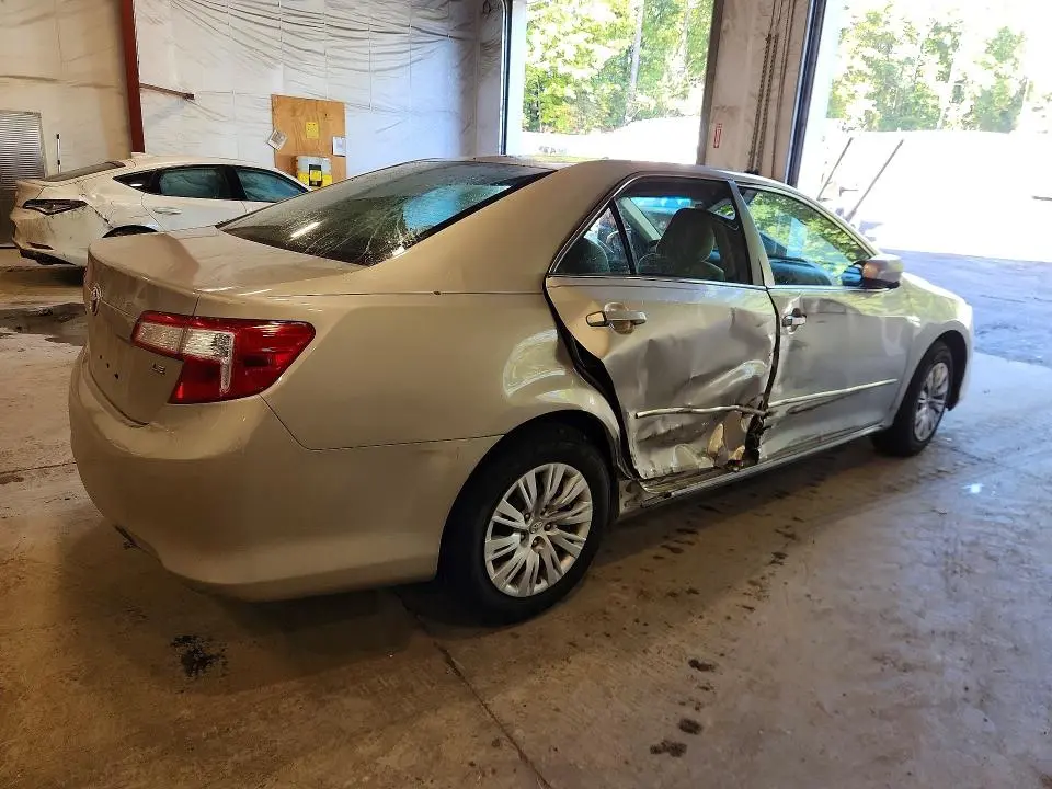2014 TOYOTA CAMRY LE  