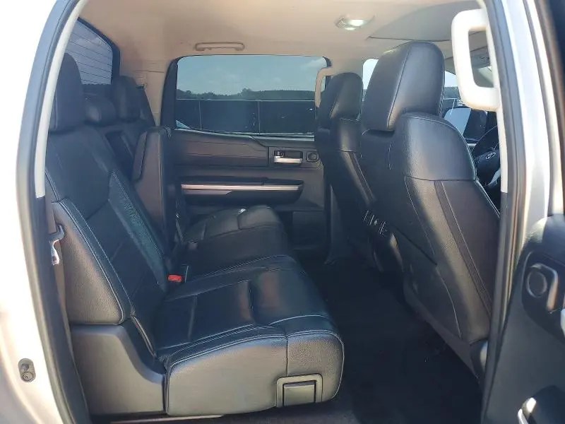 2015 TOYOTA TUNDRA CREWMAX LIMITED  