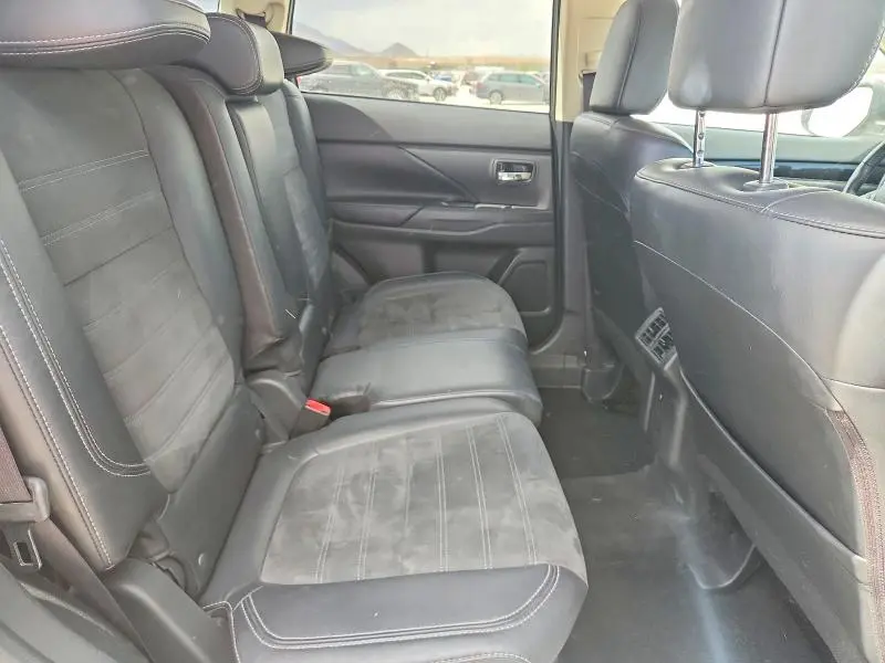 2019 MITSUBISHI OUTLANDER SE  