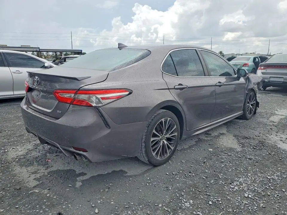 2019 TOYOTA CAMRY SE  