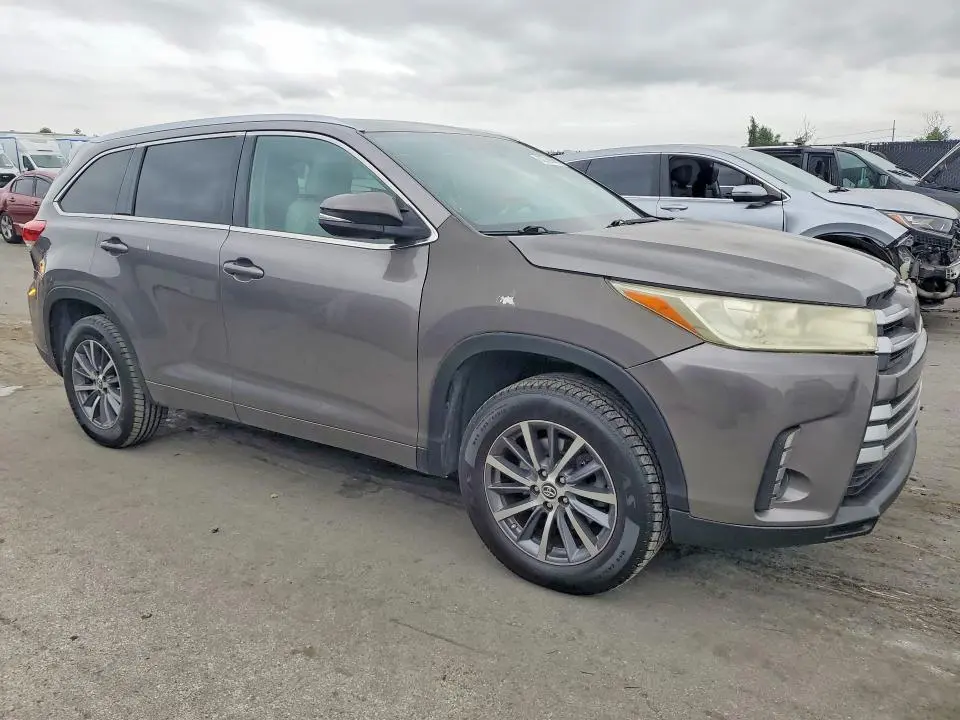2018 TOYOTA HIGHLANDER XLE  