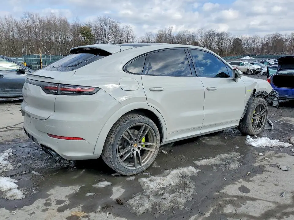 2022 PORSCHE CAYENNE E HYBRID COUPE  