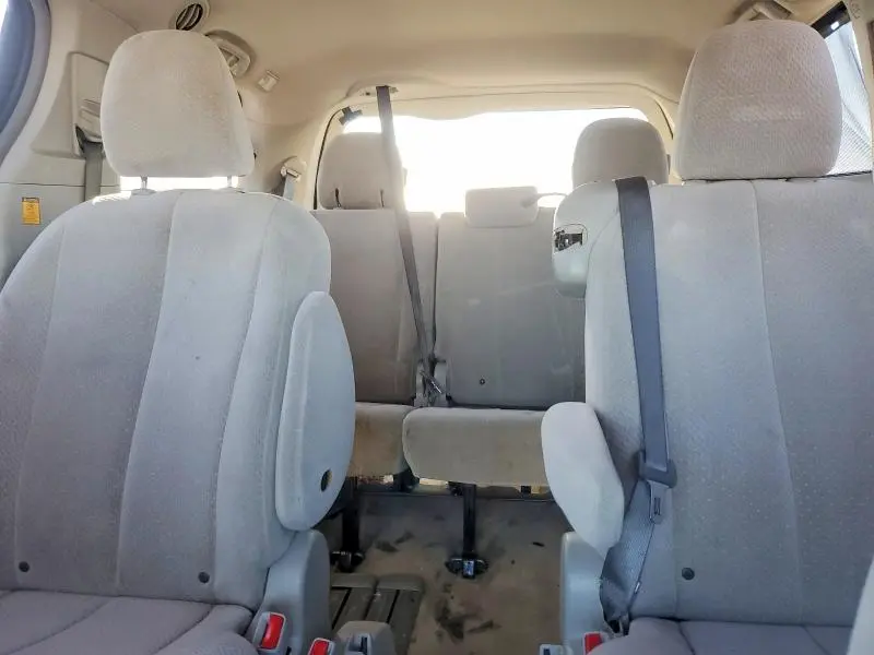 2013 TOYOTA SIENNA LE  