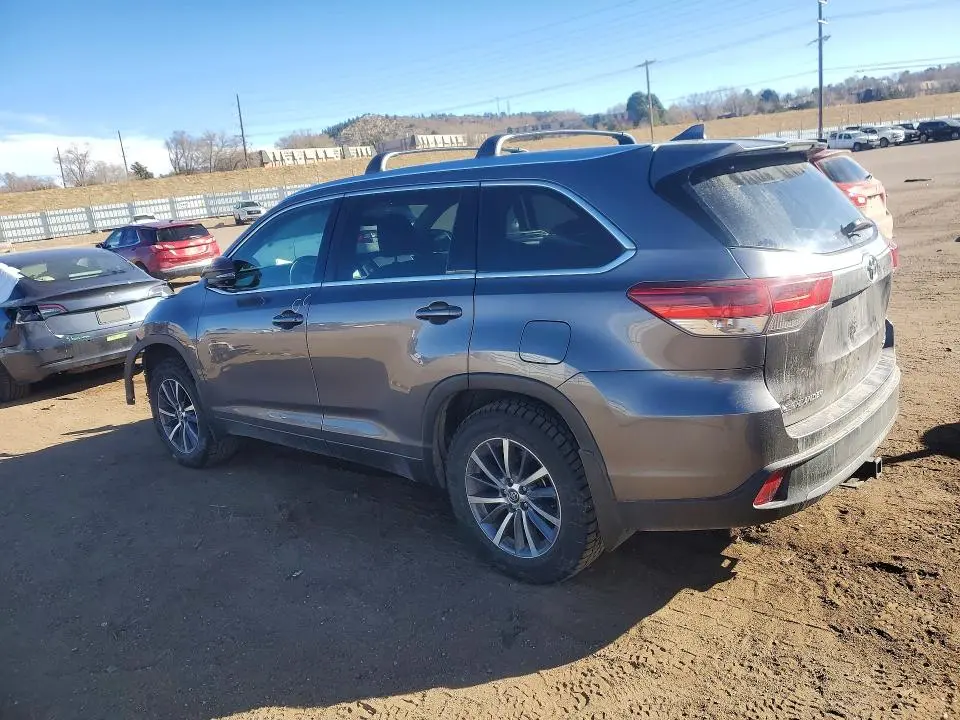 2017 TOYOTA HIGHLANDER SE  