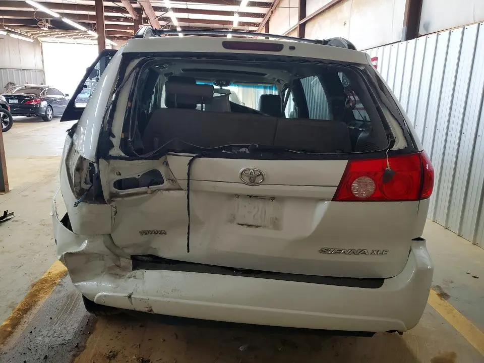 2010 TOYOTA SIENNA XLE  