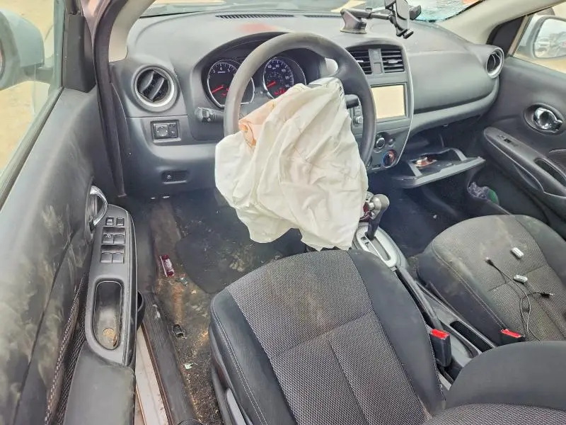 2019 NISSAN VERSA SV  