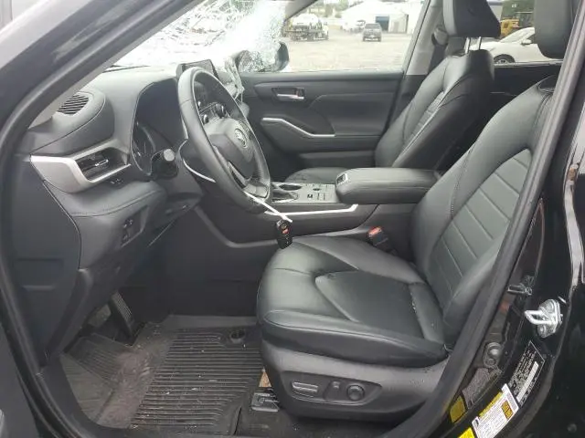 2024 TOYOTA HIGHLANDER LE  