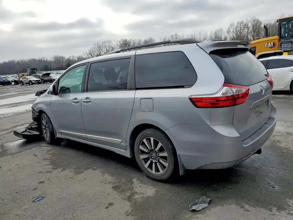 2018 TOYOTA SIENNA   