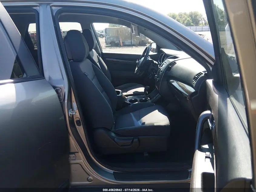 2012 KIA SORENTO LX