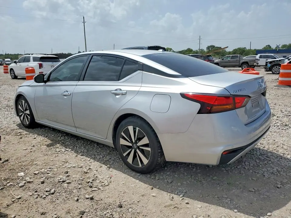 2022 NISSAN ALTIMA SV  