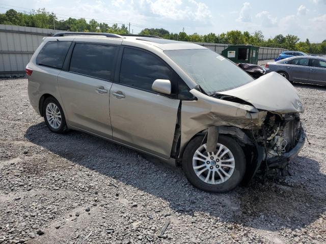 2016 TOYOTA SIENNA XLE