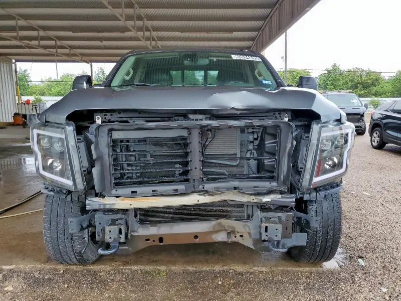 2017 NISSAN TITAN SV  