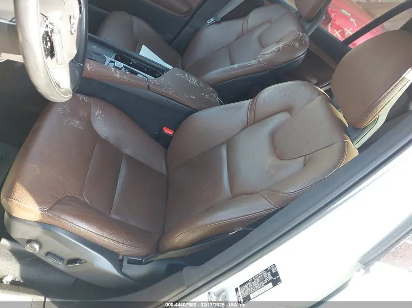2021 VOLVO XC90 T6 MOMENTUM 7 PASSENGER