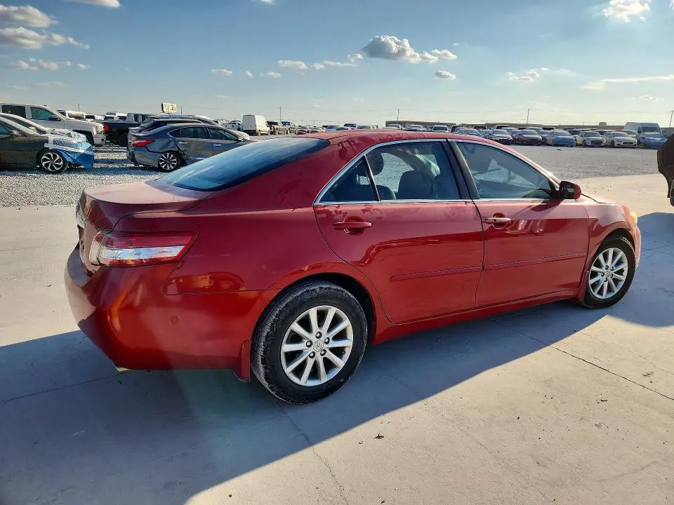 2011 TOYOTA CAMRY XLE V6  