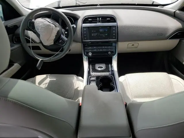 2017 JAGUAR XE PRESTIGE  