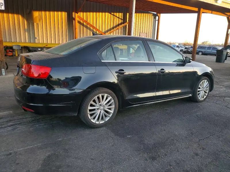 2013 VOLKSWAGEN JETTA SE  