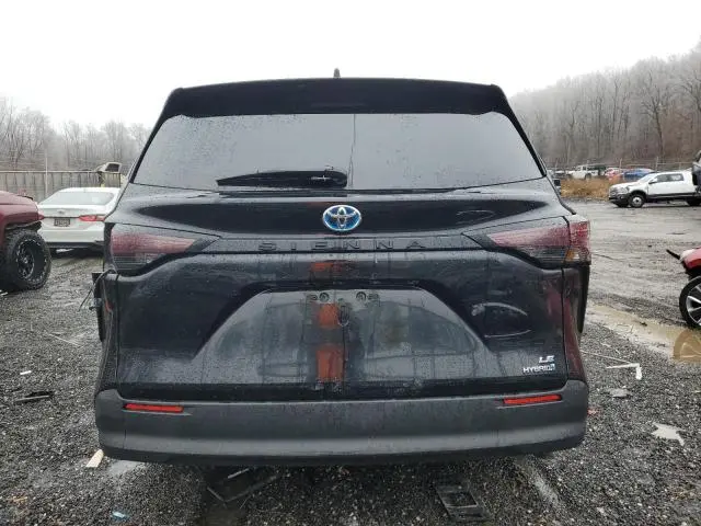 2024 TOYOTA SIENNA LE