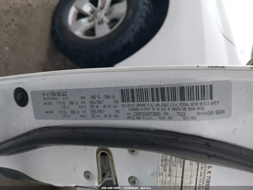 2017 RAM 1500 SLT  4X4 6'4 BOX