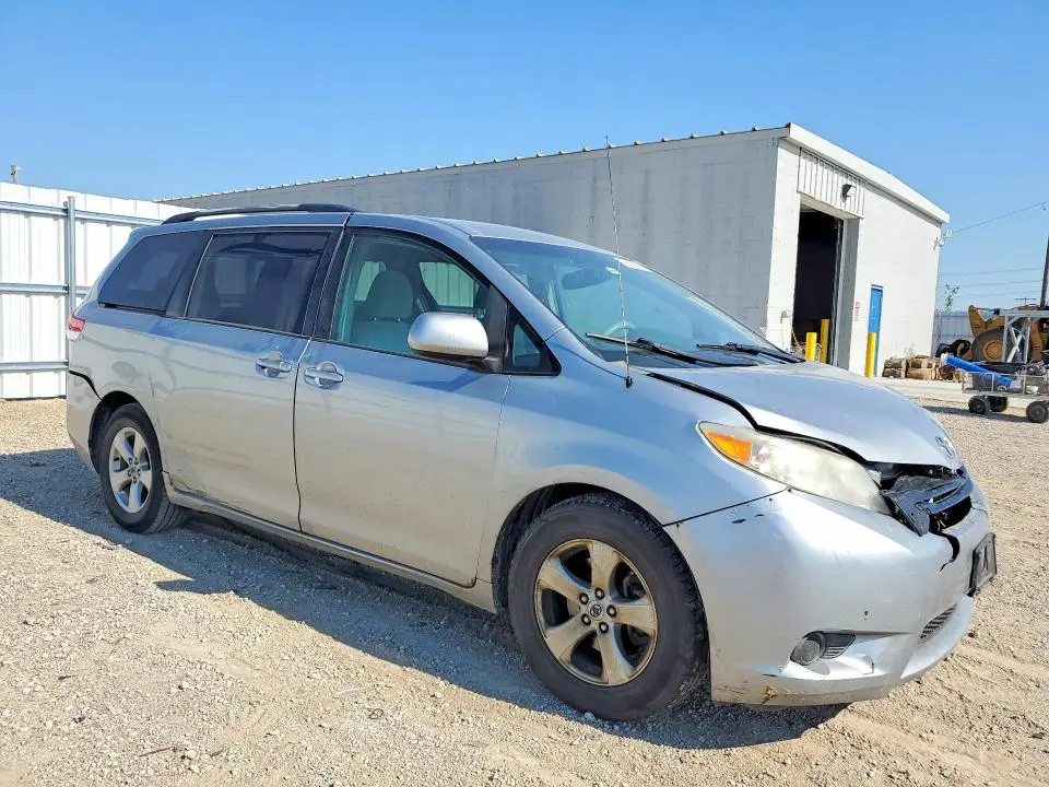 2011 TOYOTA SIENNA LE  