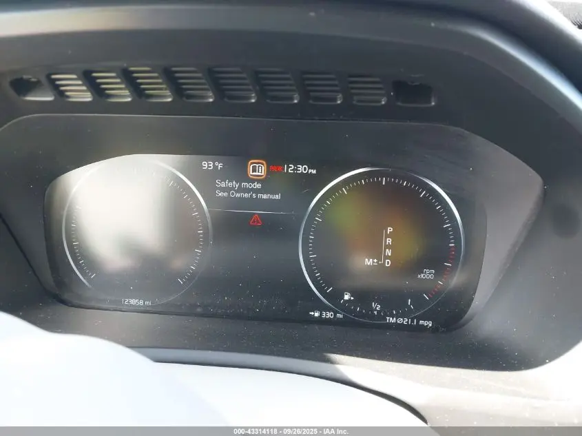 2017 VOLVO XC90 T6 MOMENTUM