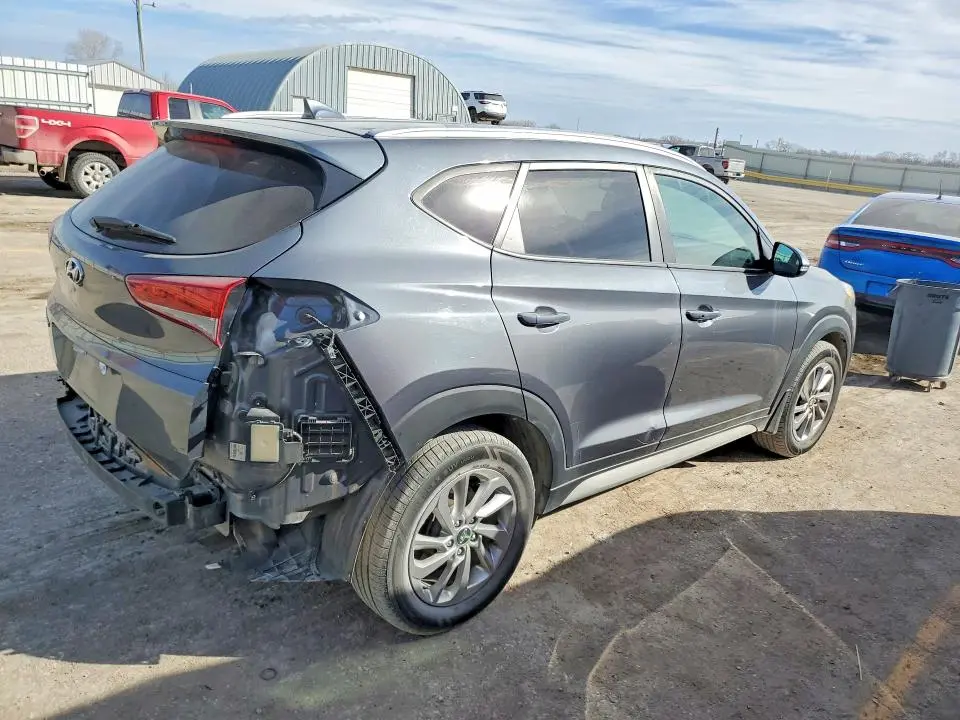 2017 HYUNDAI TUCSON SE PLUS  