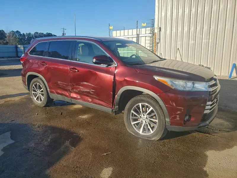 2019 TOYOTA HIGHLANDER SE  