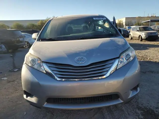 2017 TOYOTA SIENNA LE  