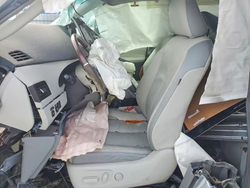 2011 TOYOTA SIENNA LIMITED 7-PASSENGER  