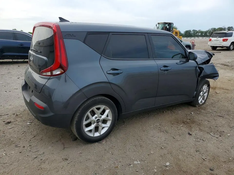 2022 KIA SOUL LX  
